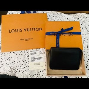 ❌❌SOLD❌❌Louis Vuitton Men’s Monogram Shadow Wallet